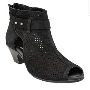 Earth Intrepid booties